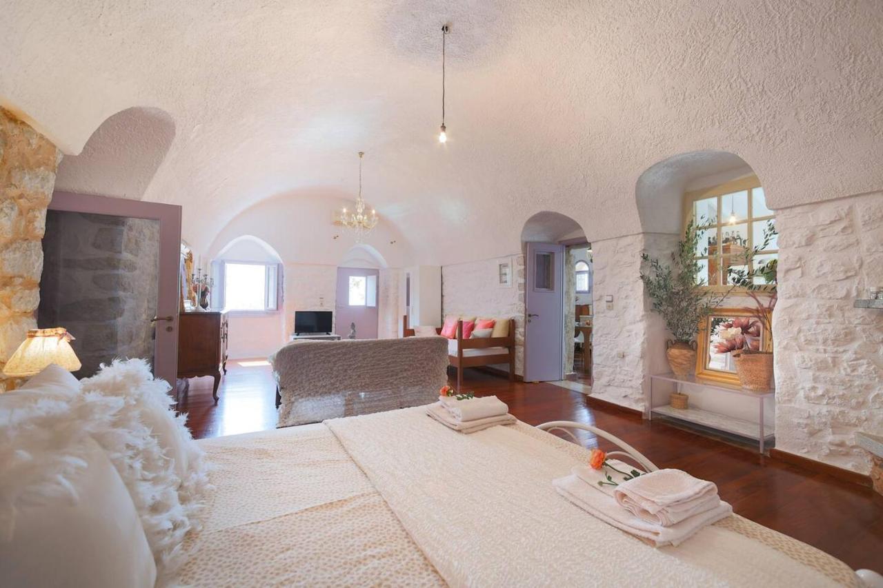 Iliana'S House - Spacious Cave House In The Center Of Areopolis 외부 사진